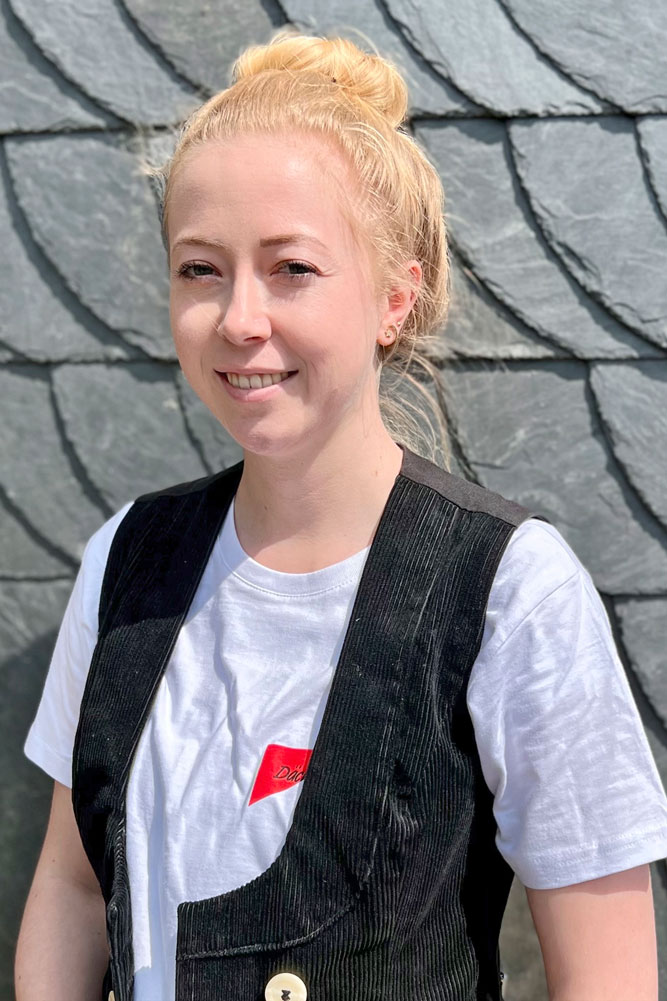 Dinah Metzner, Dachdeckermeisterin, angestellt bei der Dächer von Metzner GmbH in Lüderitz